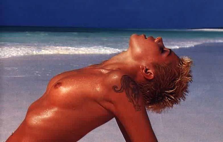 10P Judith Hildebrandt showing their super sexy ravishing body and big tits