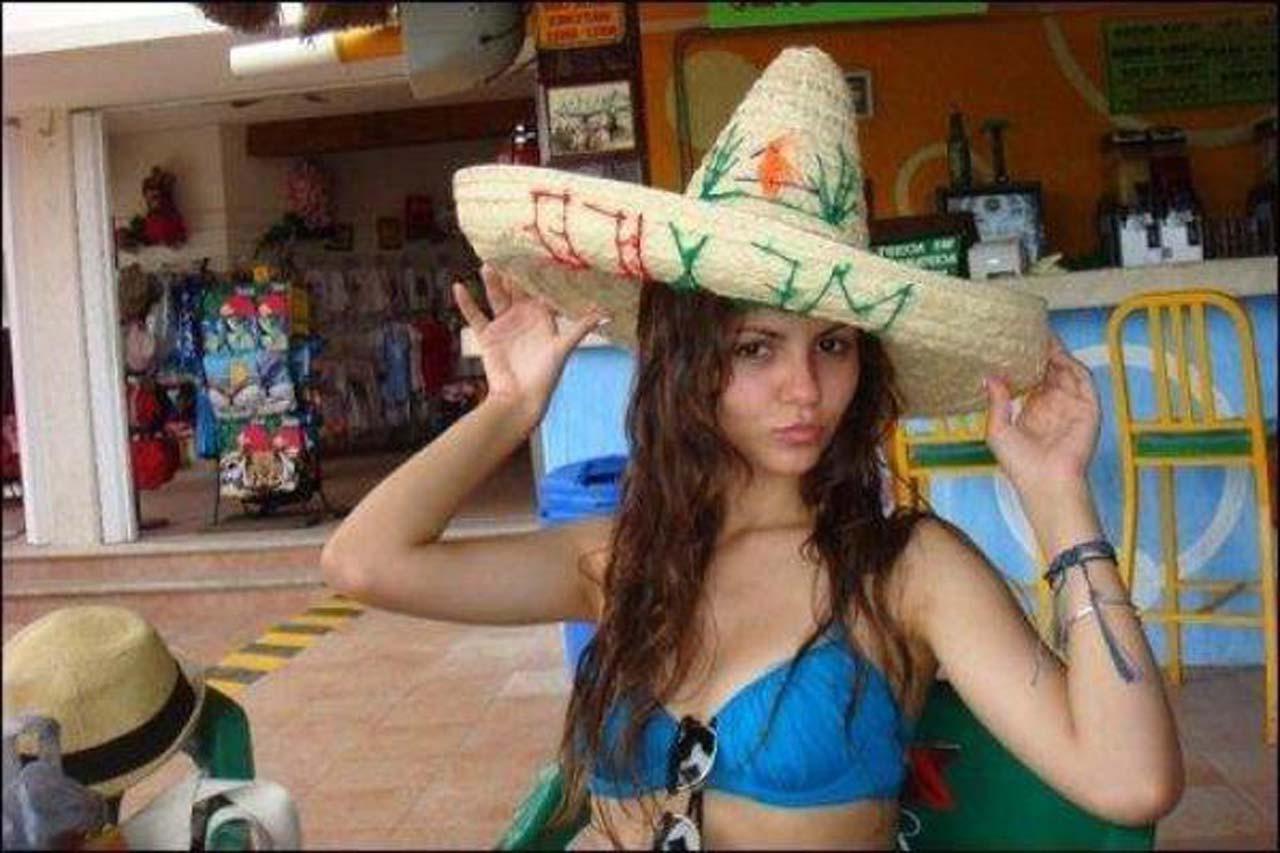 16P Victoria Justice looking fucking hot and sexy on her private photos