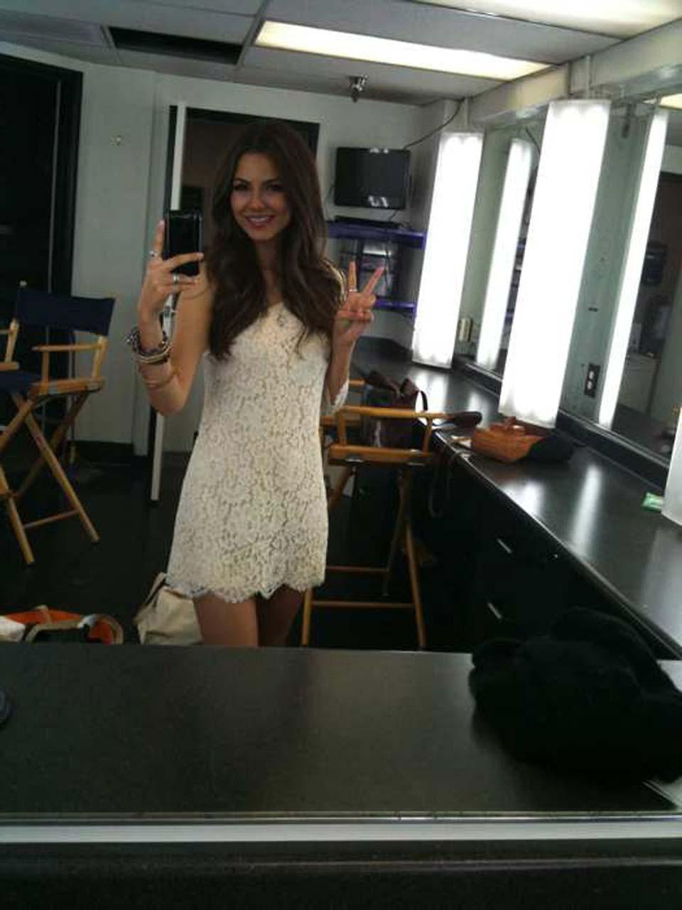 16P Victoria Justice looking fucking hot and sexy on her private photos