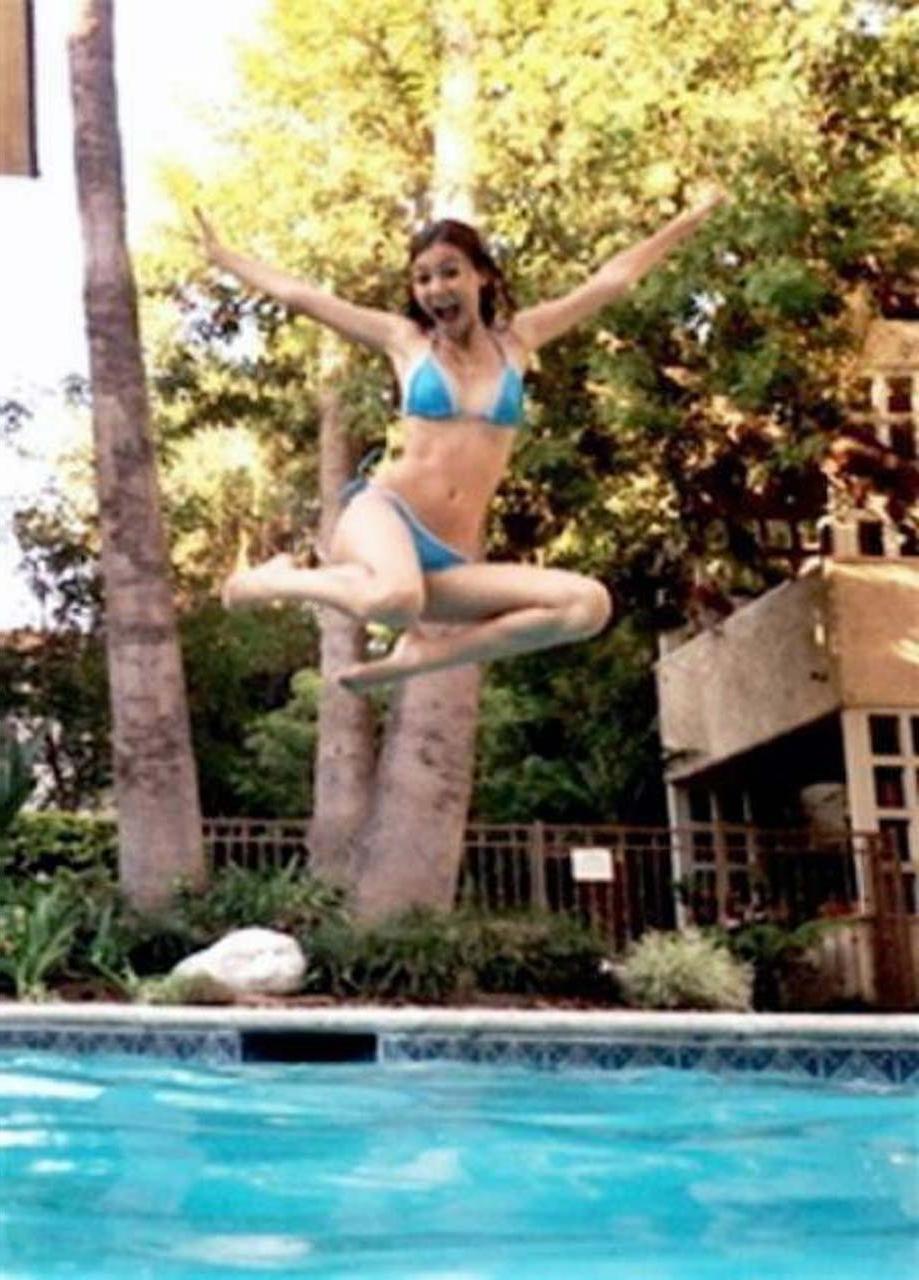 16P Victoria Justice looking fucking hot and sexy on her private photos