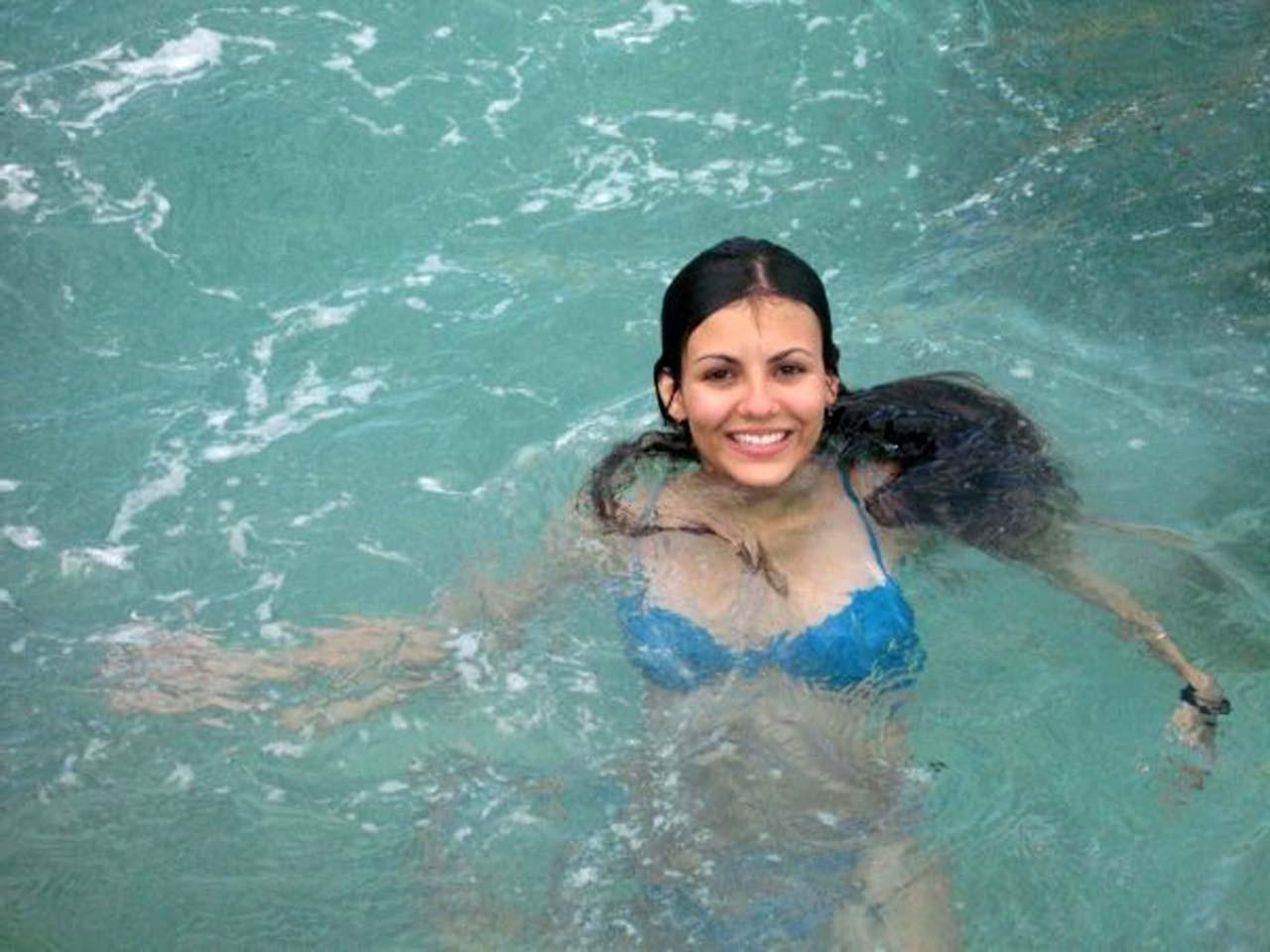 16P Victoria Justice looking fucking hot and sexy on her private photos