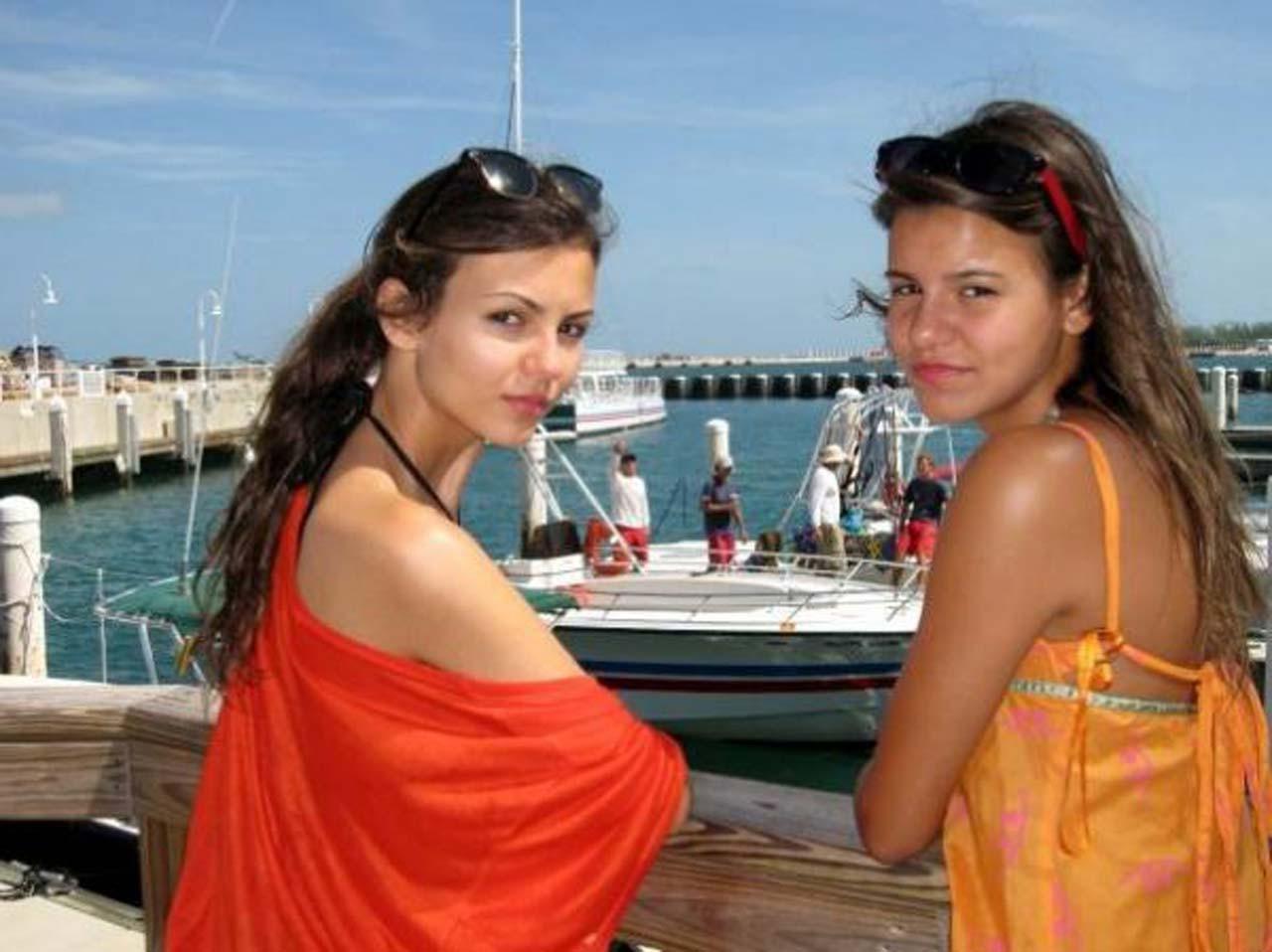 16P Victoria Justice looking fucking hot and sexy on her private photos