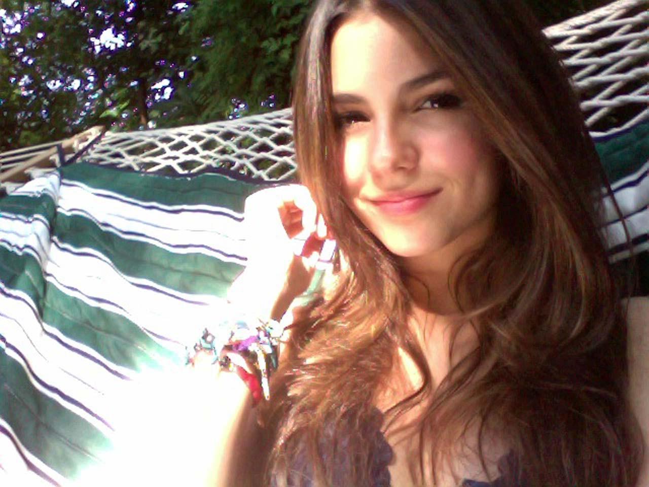 16P Victoria Justice looking fucking hot and sexy on her private photos