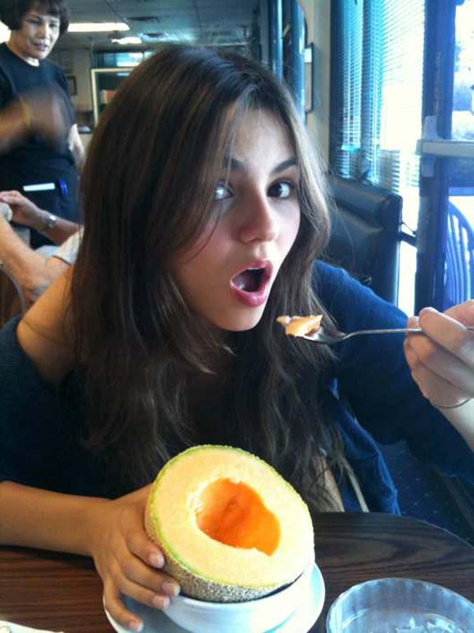 16P Victoria Justice looking fucking hot and sexy on her private photos