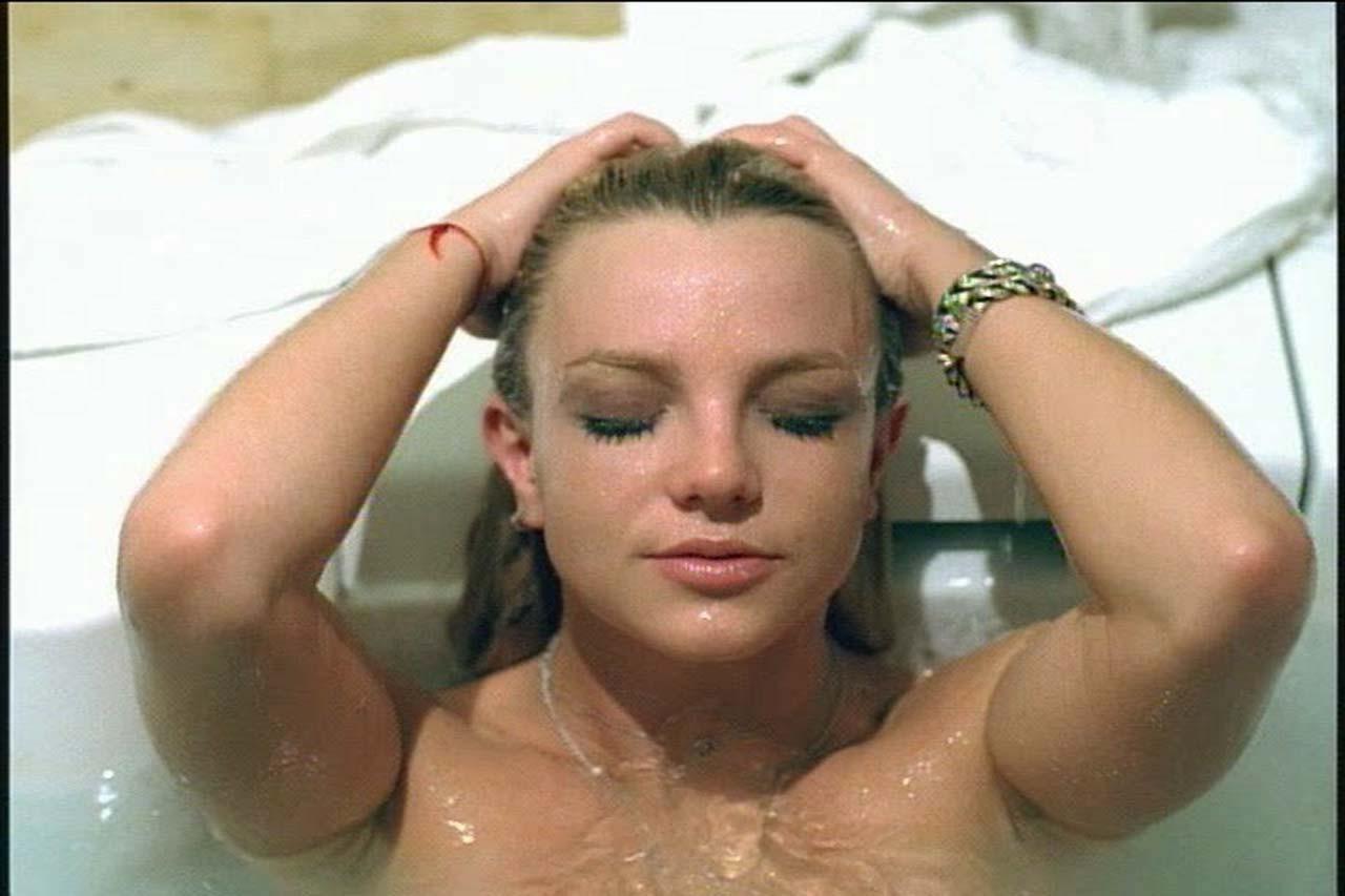 16P Britney Spears posing totally nude and showing sexy ass in thong