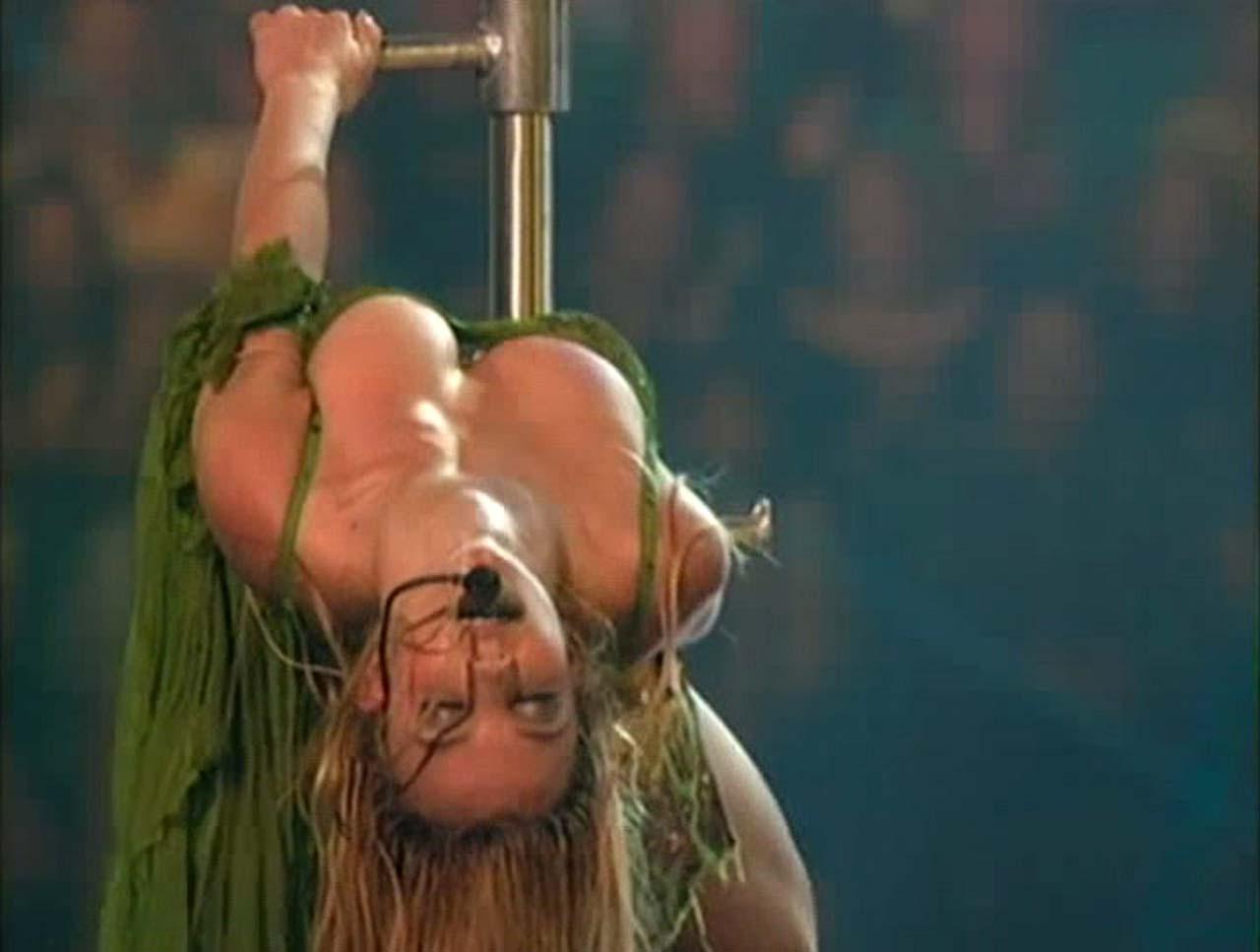 16P Britney Spears posing totally nude and showing sexy ass in thong