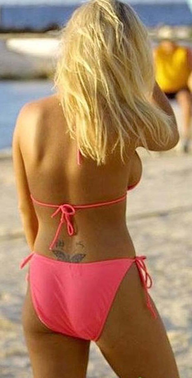 16P Britney Spears posing totally nude and showing sexy ass in thong