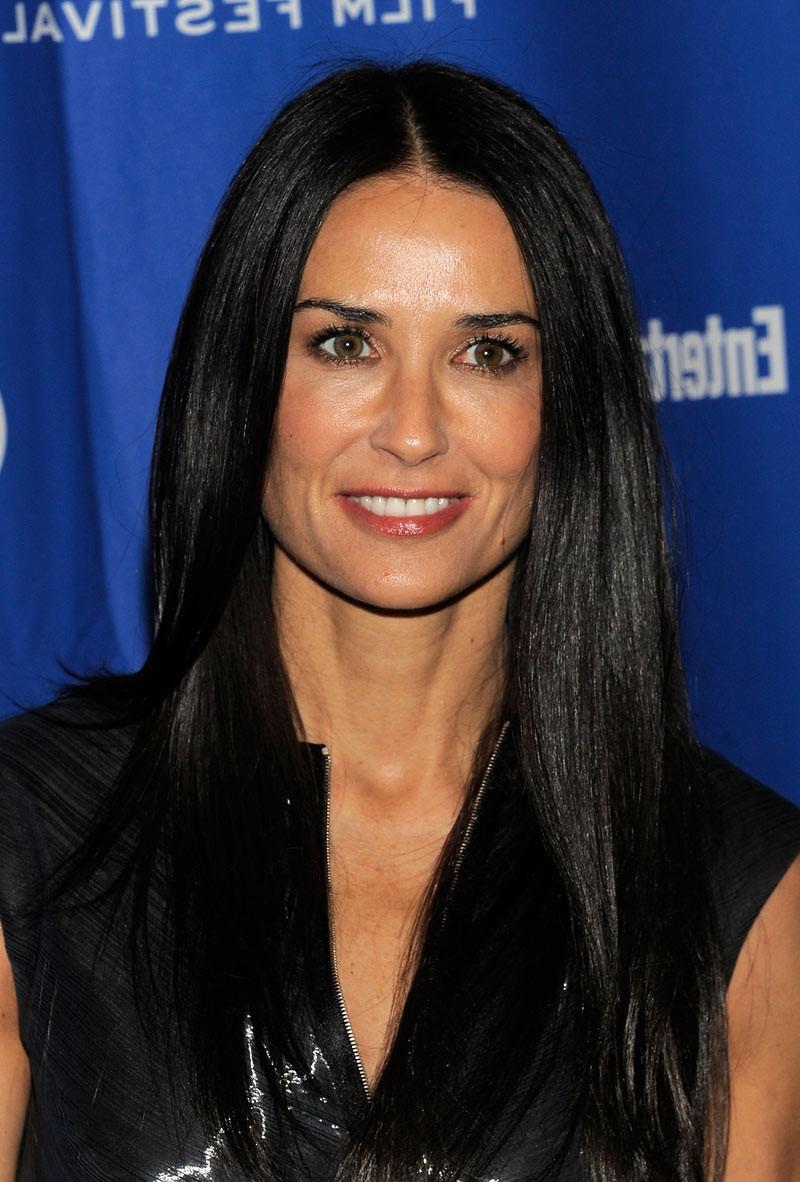 16P Demi Moore showing her gorgeous naked tits