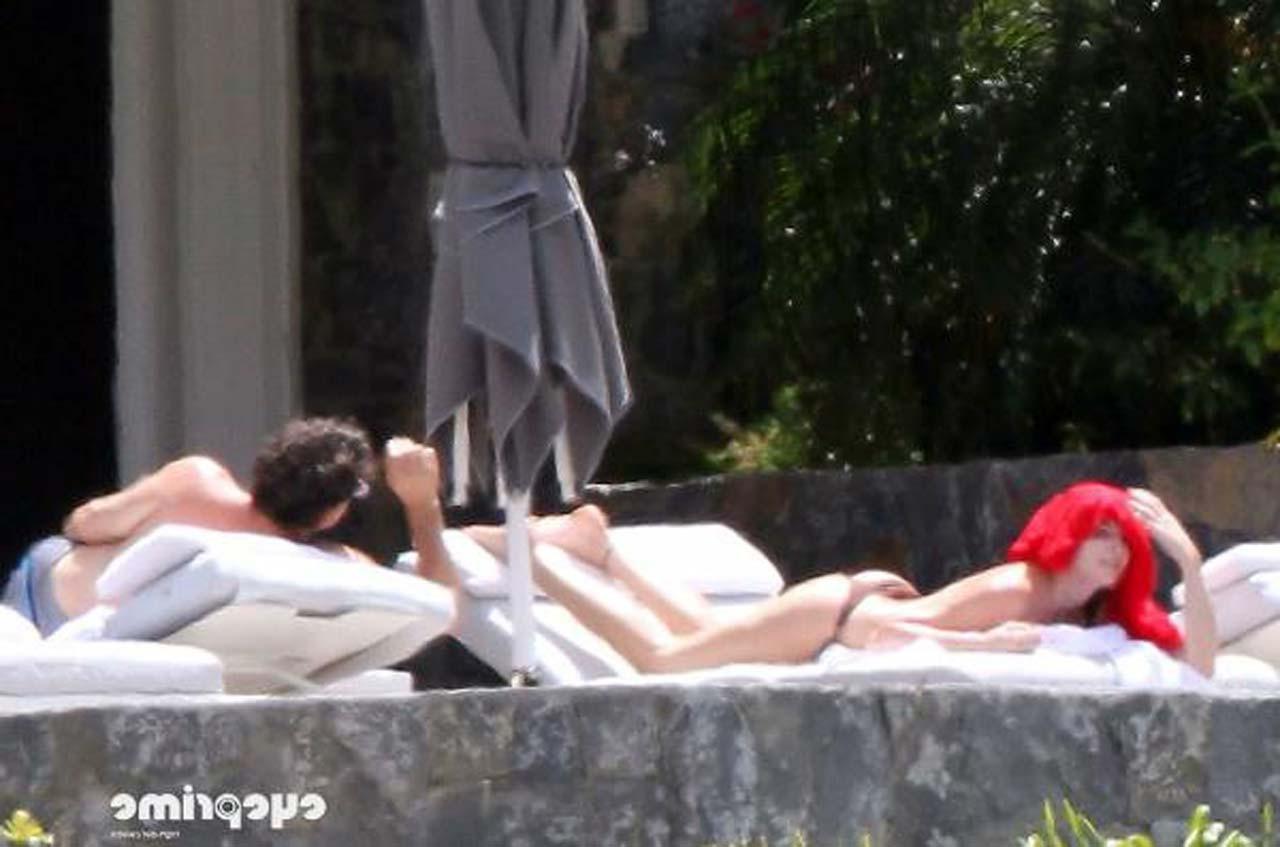 16P Stepanie Seymour sunbathing in topless sexy paparazzi photos