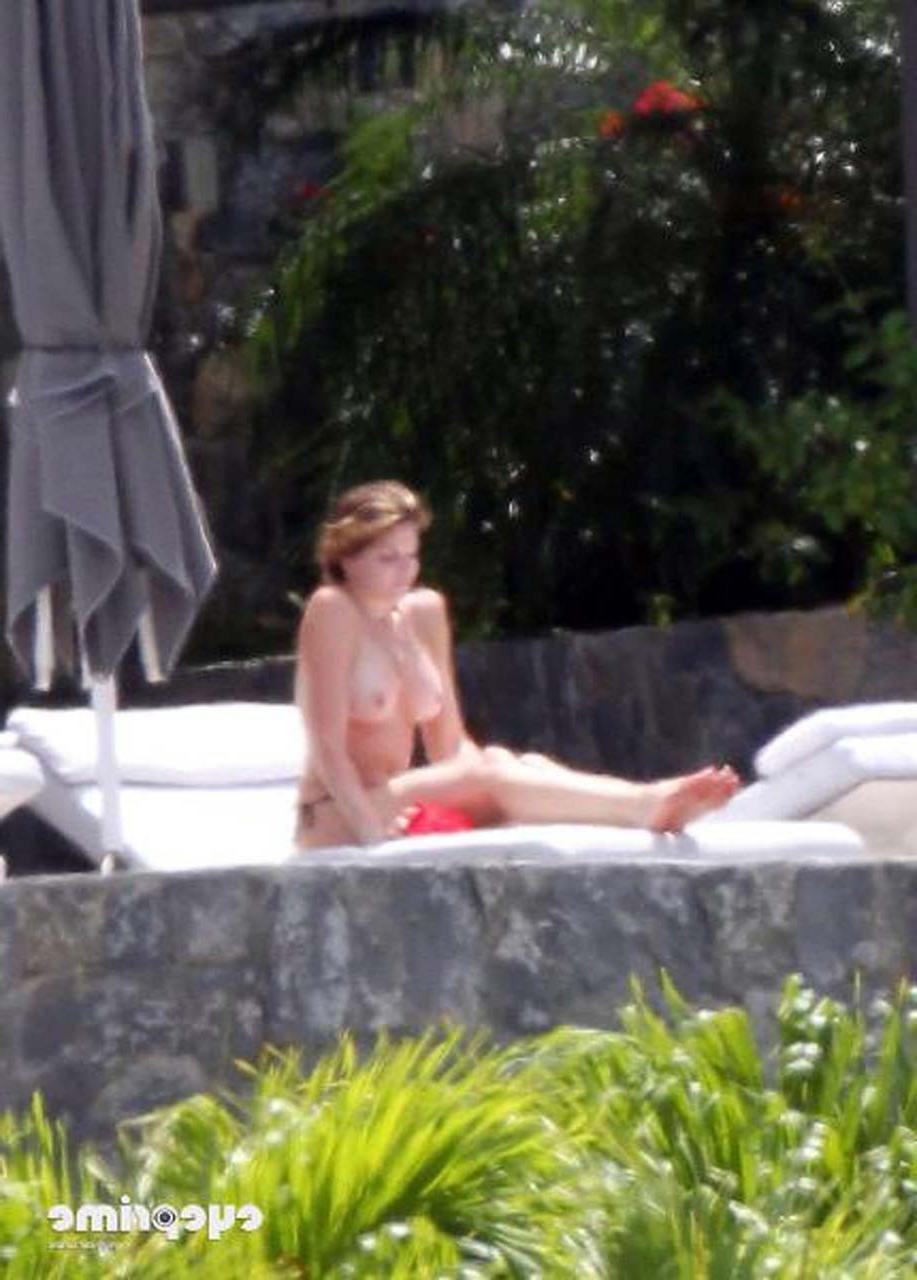 16P Stepanie Seymour sunbathing in topless sexy paparazzi photos