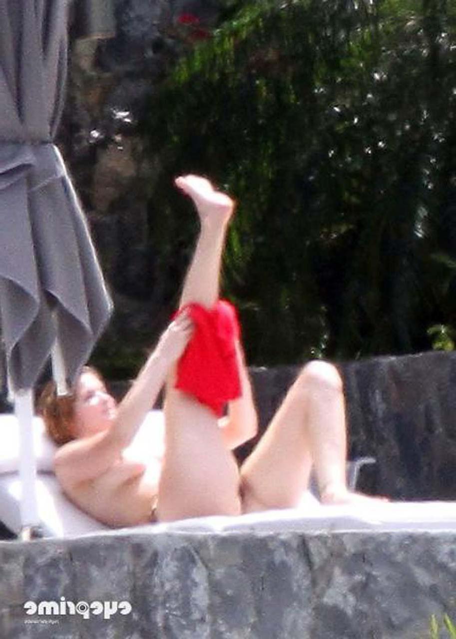 16P Stepanie Seymour sunbathing in topless sexy paparazzi photos