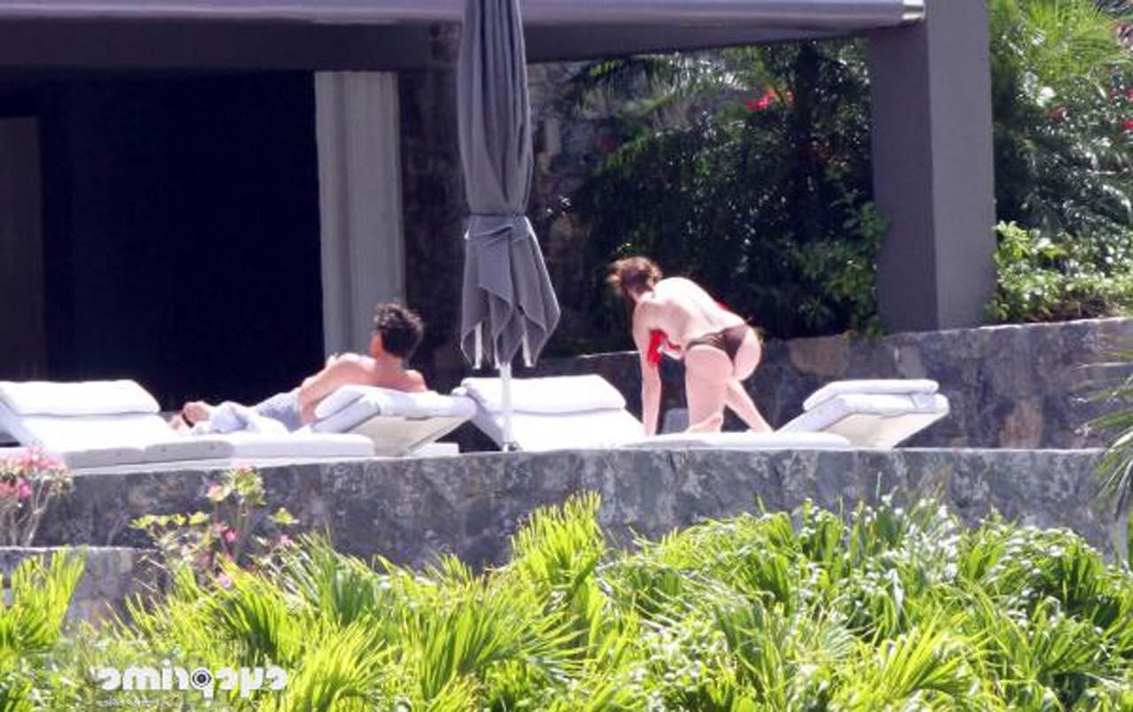 16P Stepanie Seymour sunbathing in topless sexy paparazzi photos