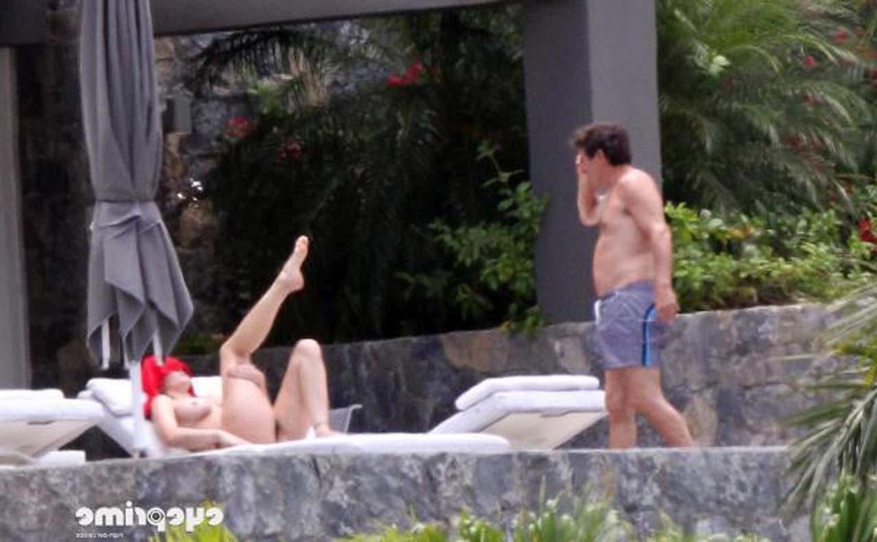 16P Stepanie Seymour sunbathing in topless sexy paparazzi photos