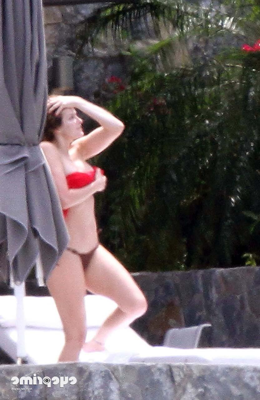 16P Stephanie Seymour exposing her nice big boobs while sunbathing and in yellow see