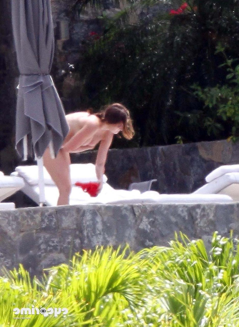 16P Stephanie Seymour exposing her nice big boobs while sunbathing and in yellow see