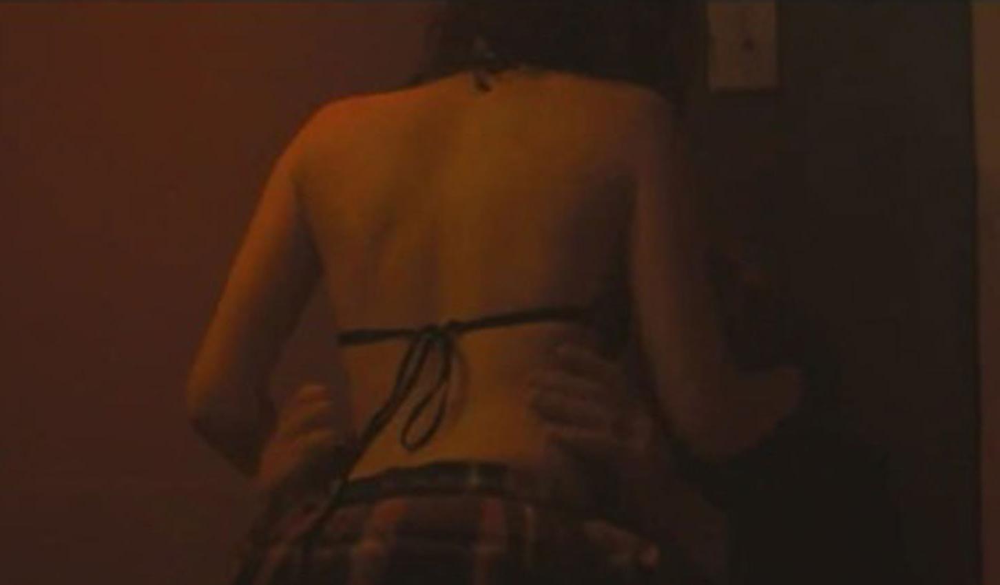 16P Kristen Stewart showing her juicy nude ass
