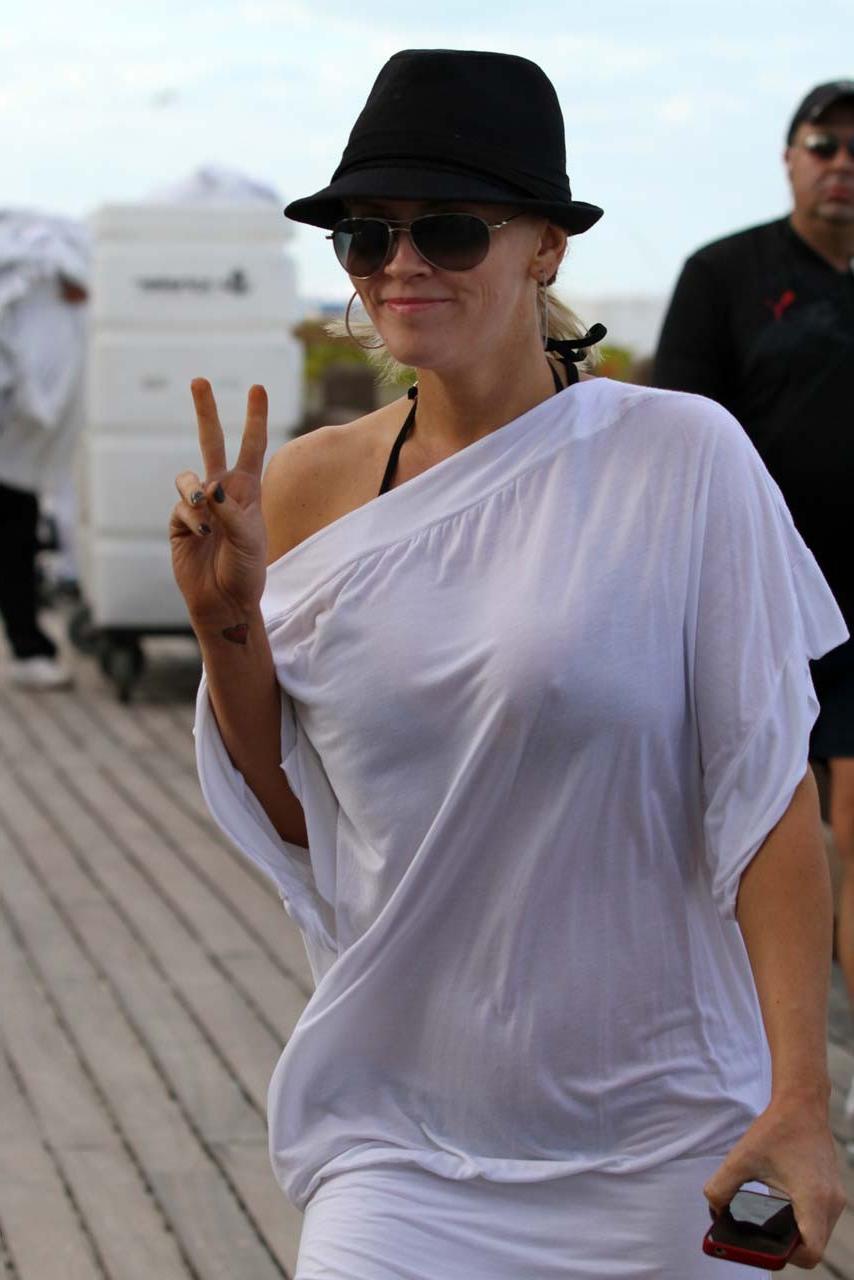 16P Jenny McCarthy sucking banana and looking sexy in black bikini