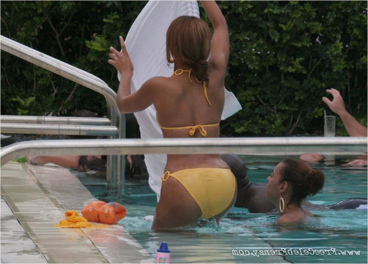 16P Beyonce Knowles exposing sexy body and hot ass in bikini on pool