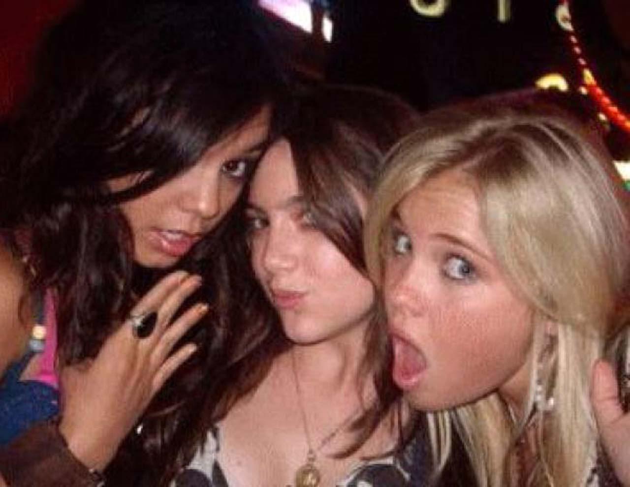 16P Vanessa Hudgens looking fucking hot and sexy on her new leaked photos