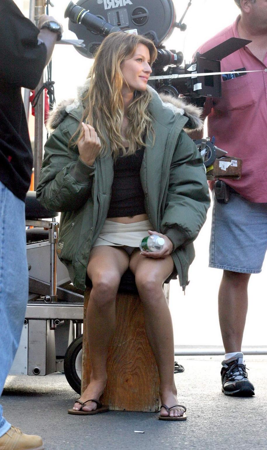 16P Gisele Bundchen upskirt while groping Jennifer Esposito on the set of Taxi