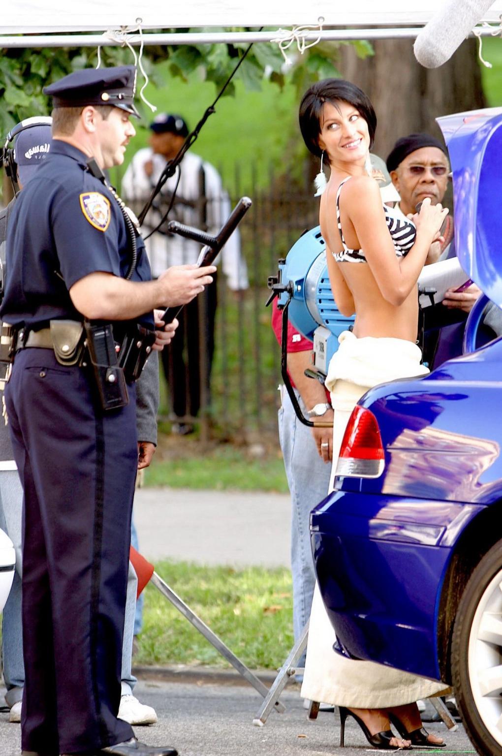 16P Gisele Bundchen upskirt while groping Jennifer Esposito on the set of Taxi