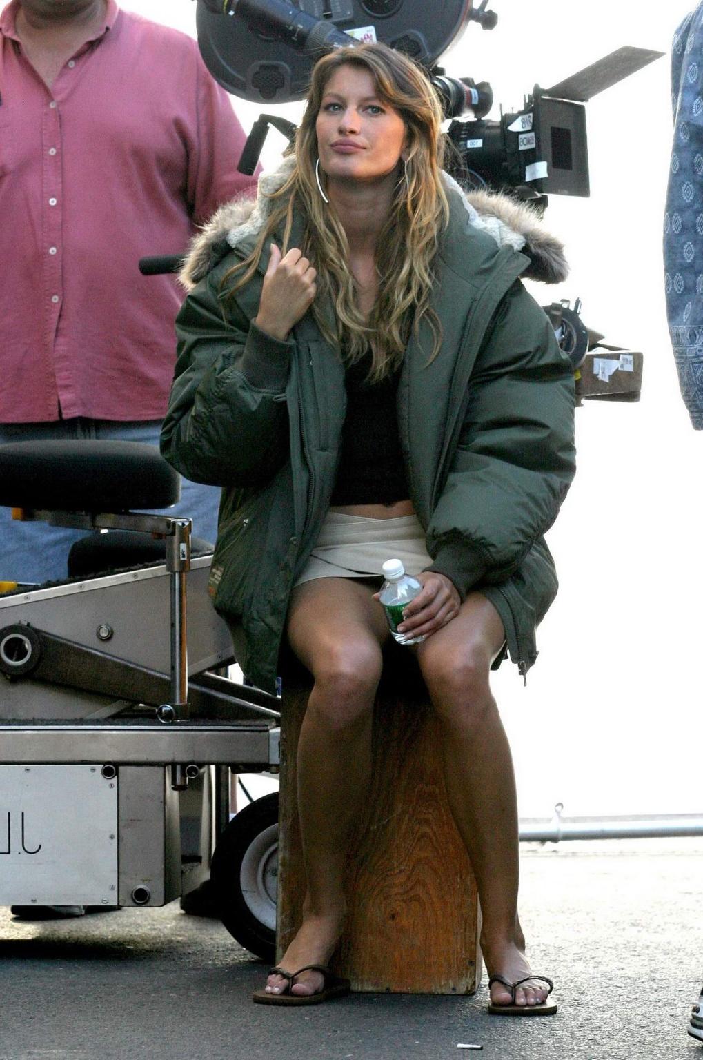 16P Gisele Bundchen upskirt while groping Jennifer Esposito on the set of Taxi