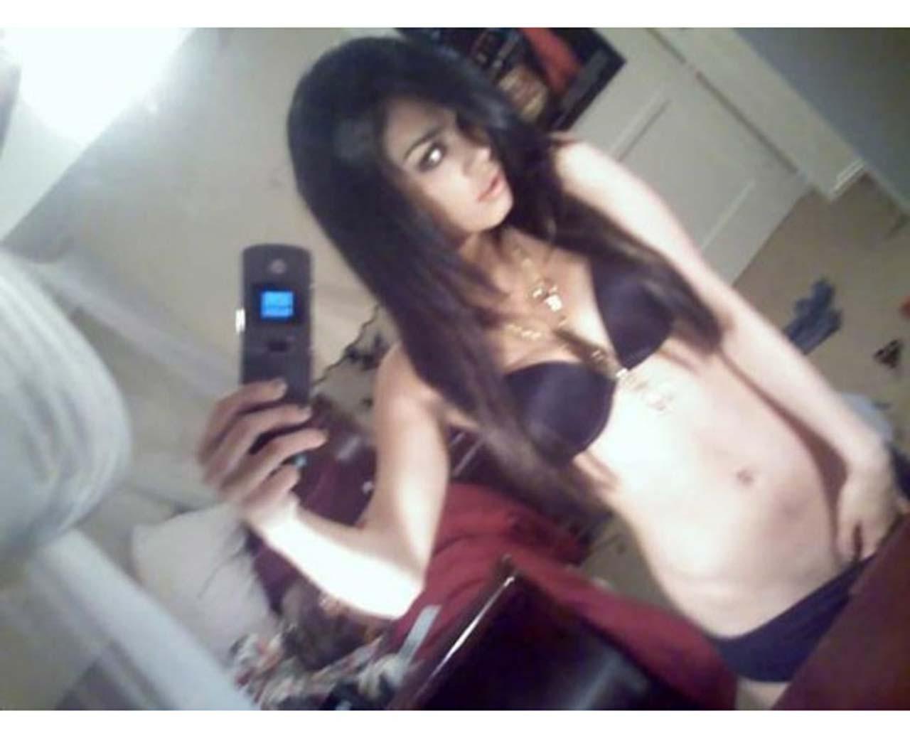 16P Vanessa Hudgens exposing sexy body and nice tits on leaked photos