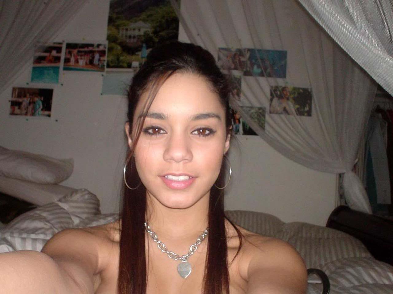16P Vanessa Hudgens exposing sexy body and nice tits on leaked photos