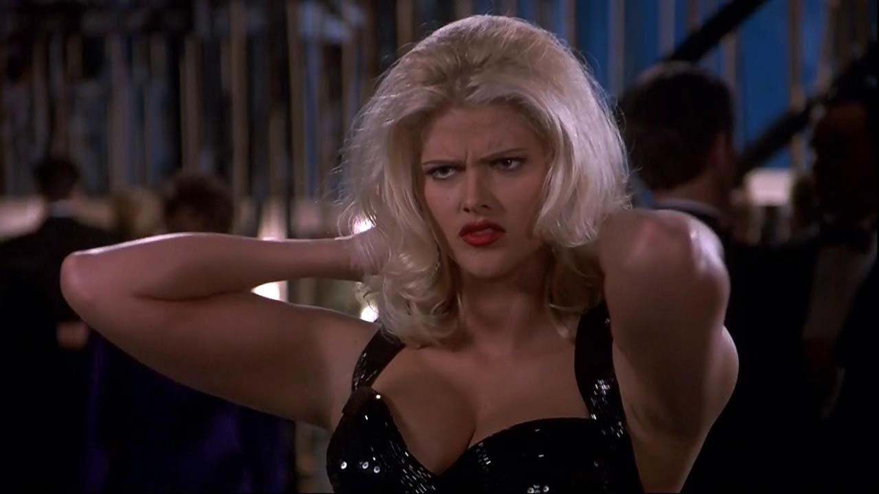 10P Anna Nicole Smith showing her big boobs and pussy and big cleavage in movie