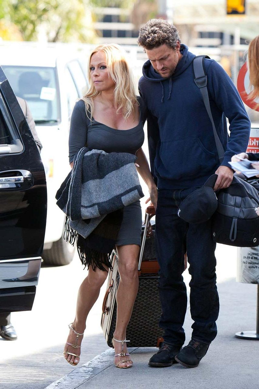 16P Pamela Anderson showing her great ass in tight mini skirt paparazzi pictures