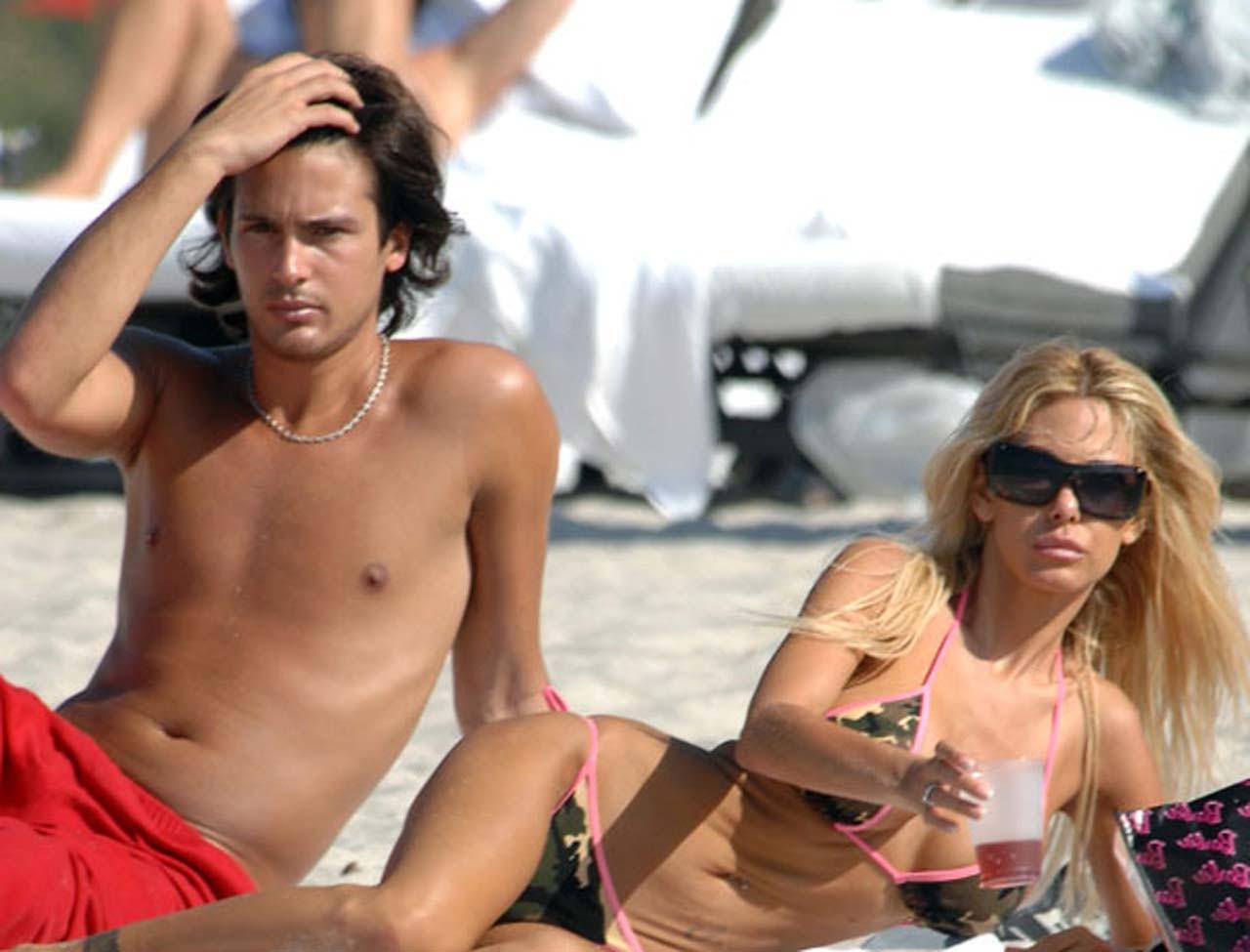10P Shauna Sand showing her great ass in thong bikini on beach paparazzi pictures
