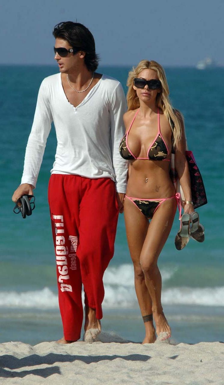 10P Shauna Sand showing her great ass in thong bikini on beach paparazzi pictures