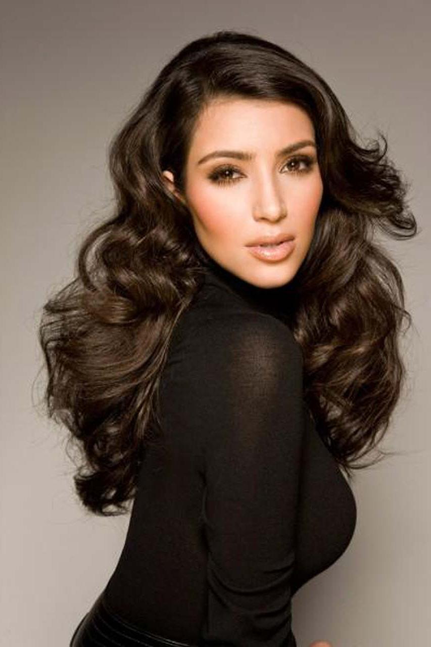 16P Kim Kardashian exposing fucking sexy body and huge boobs
