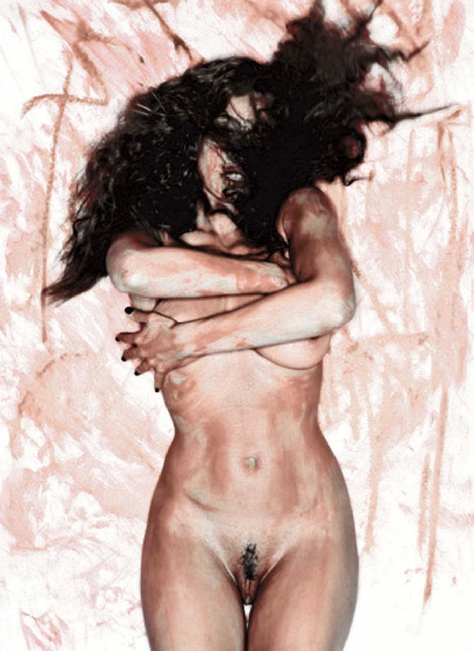 16P Kelly Brook exposing her totally nude body and meaty pussy