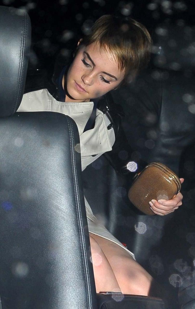 16P Emma Watson sexy upskirt and nipple slip paparazzi photos