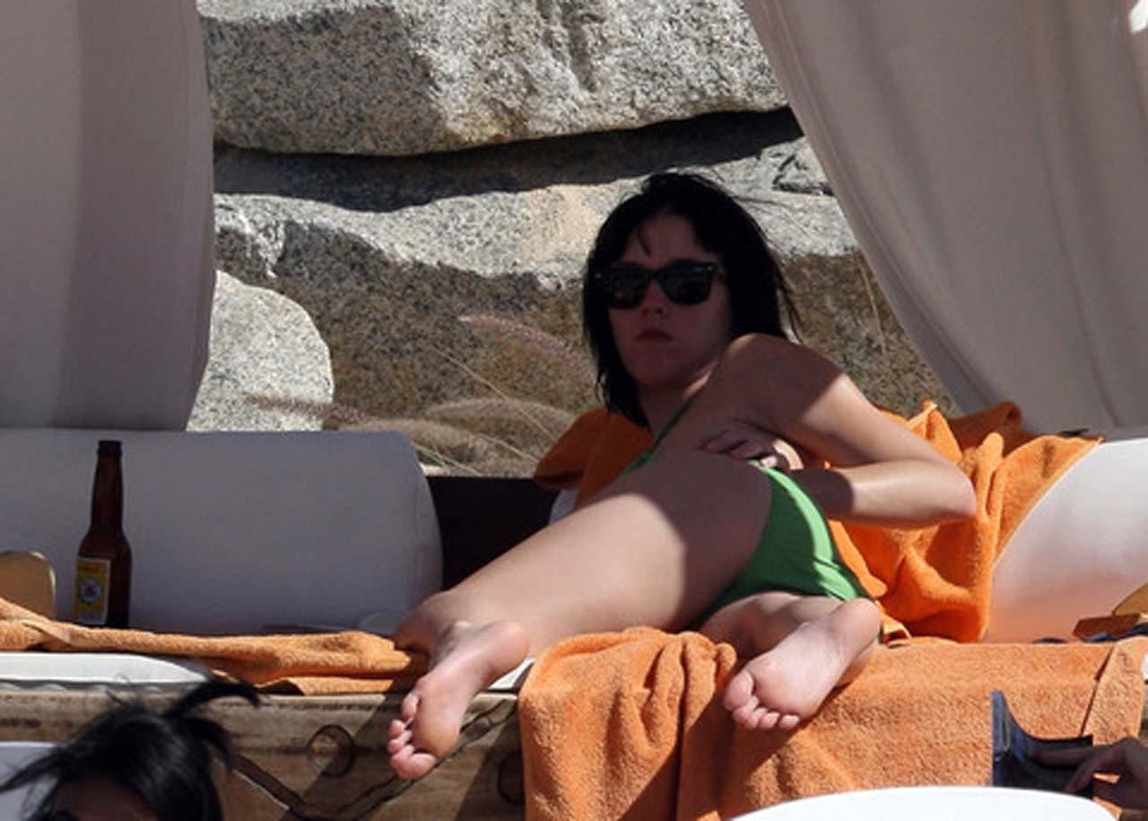 16P Katy Perry exposing her sexy body and huge boobs in green bikini