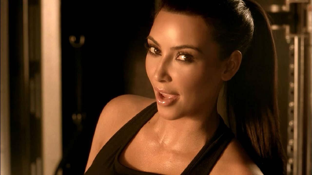 16P Kim Kardashian exposing fucking sexy ass and huge boobs