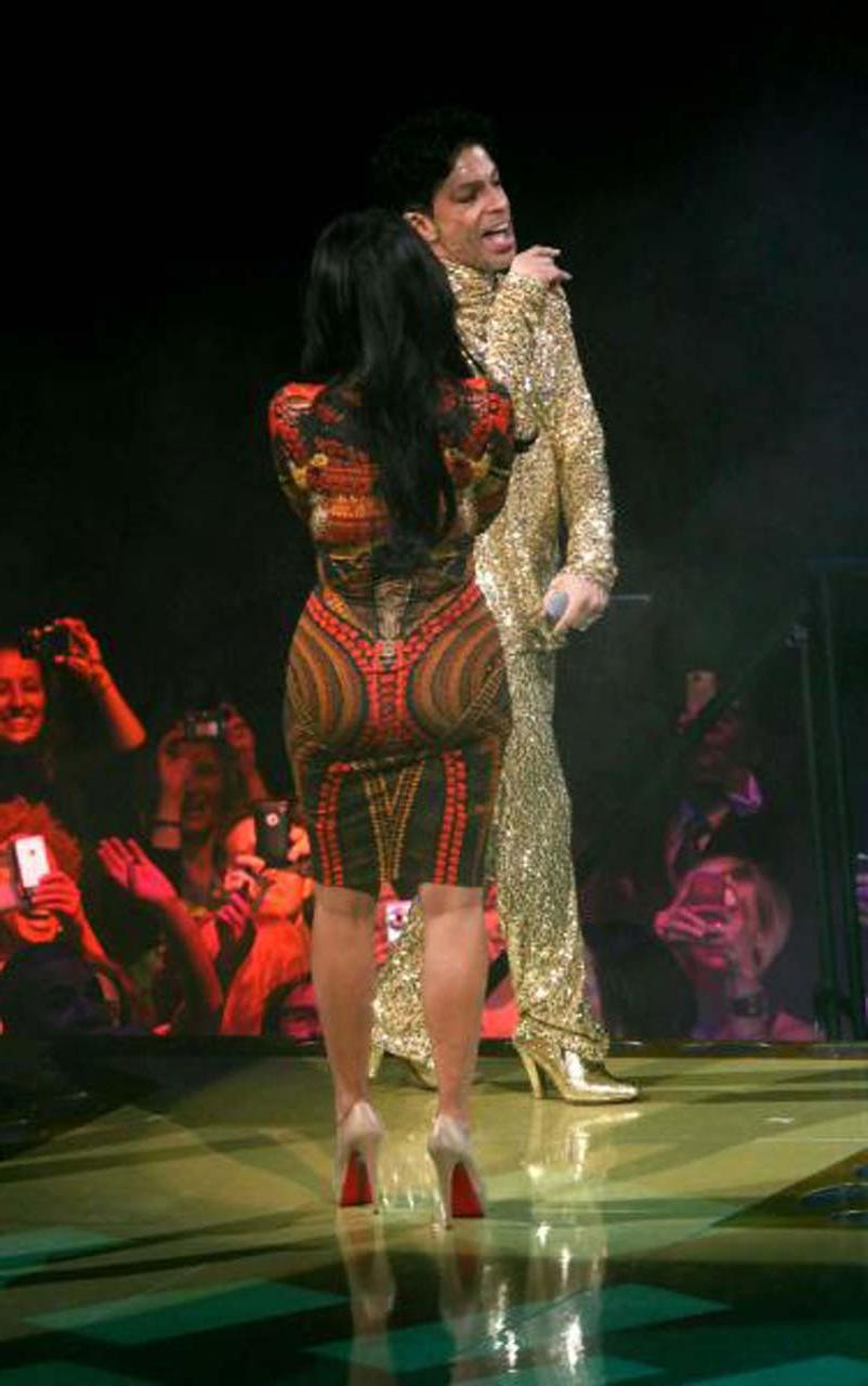 16P Kim Kardashian exposing fucking sexy ass and huge boobs
