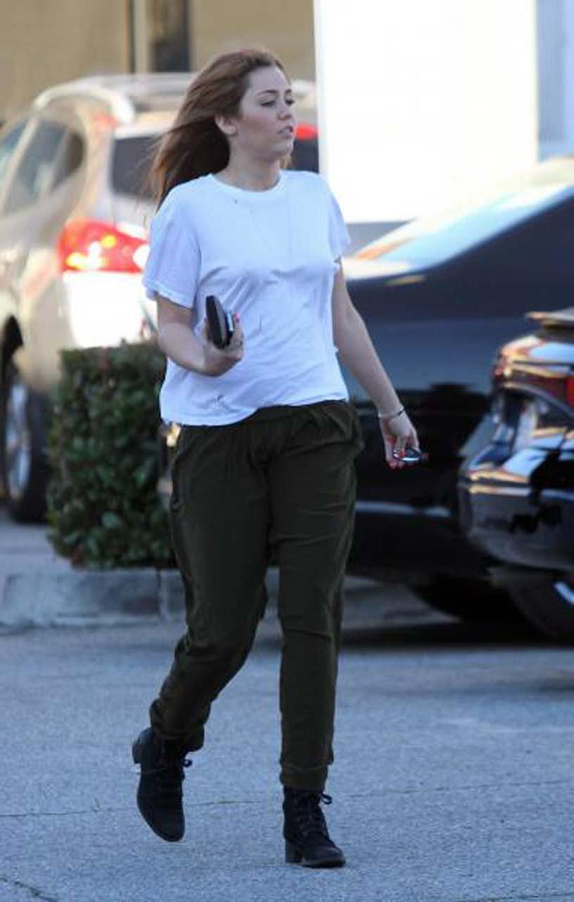 16P Miley Cyrus showing her sexy ass and hard nipples in see thru shirt