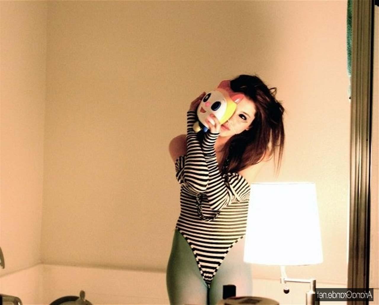 16P Ariana Grande looking fucking hot and sexy on her private photos