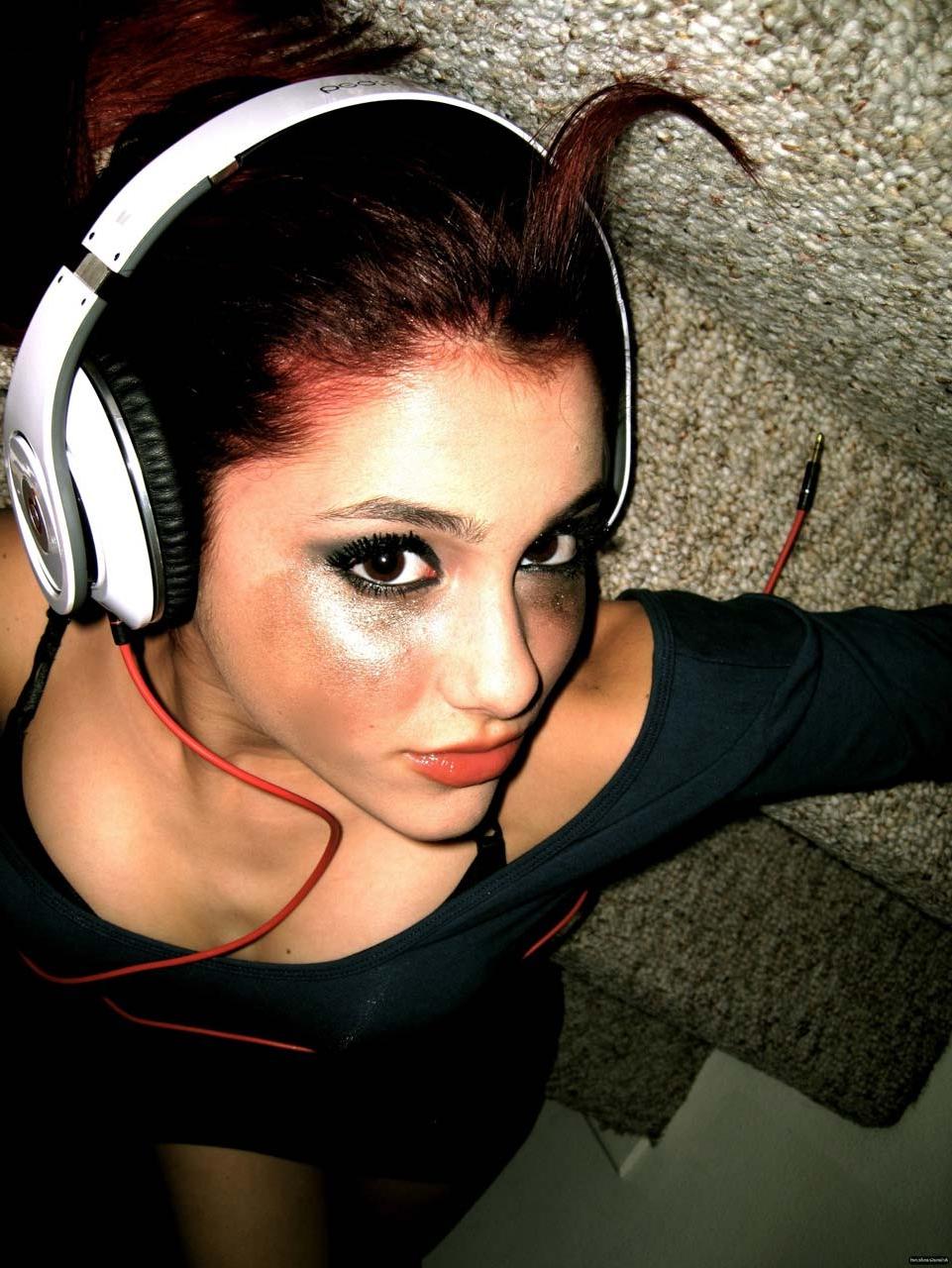 16P Ariana Grande looking fucking hot and sexy on her private photos