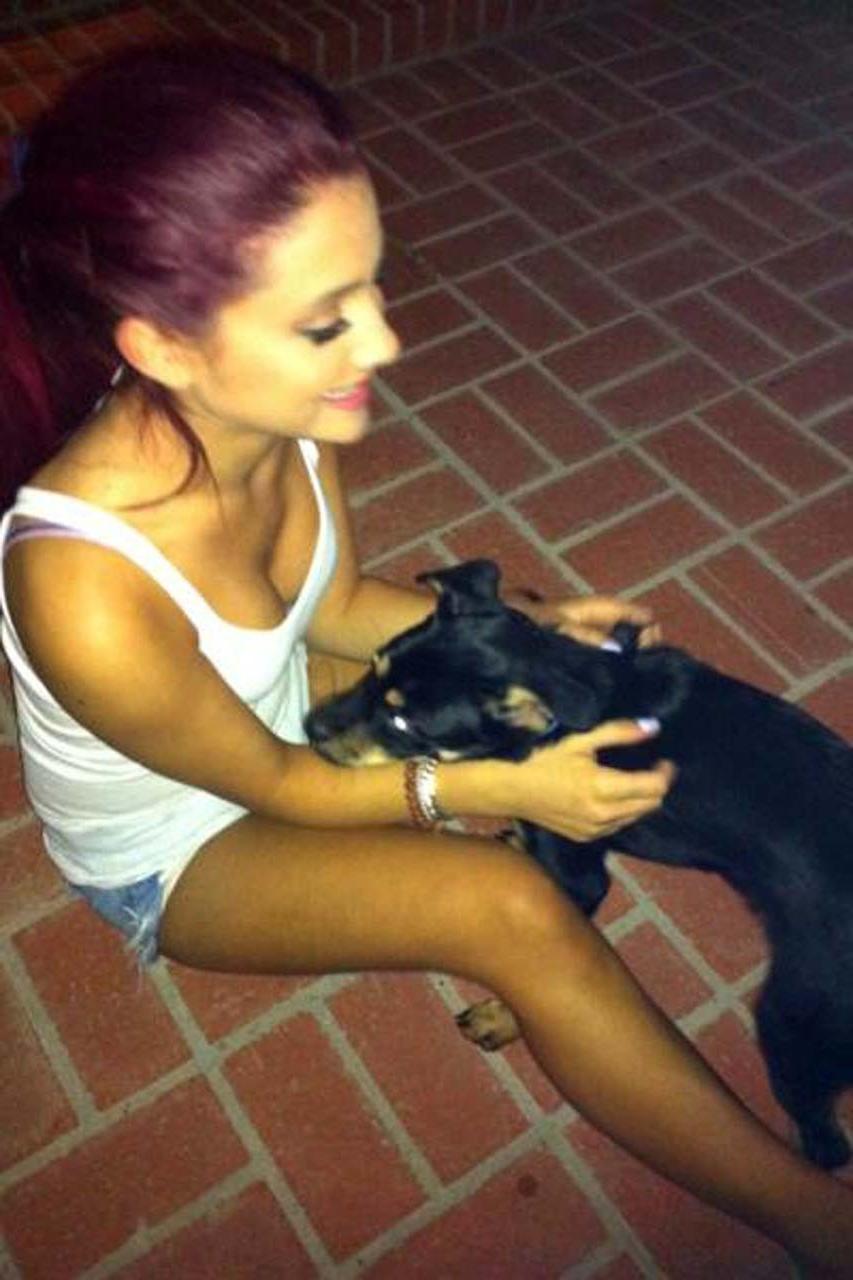16P Ariana Grande looking fucking hot and sexy on her private photos