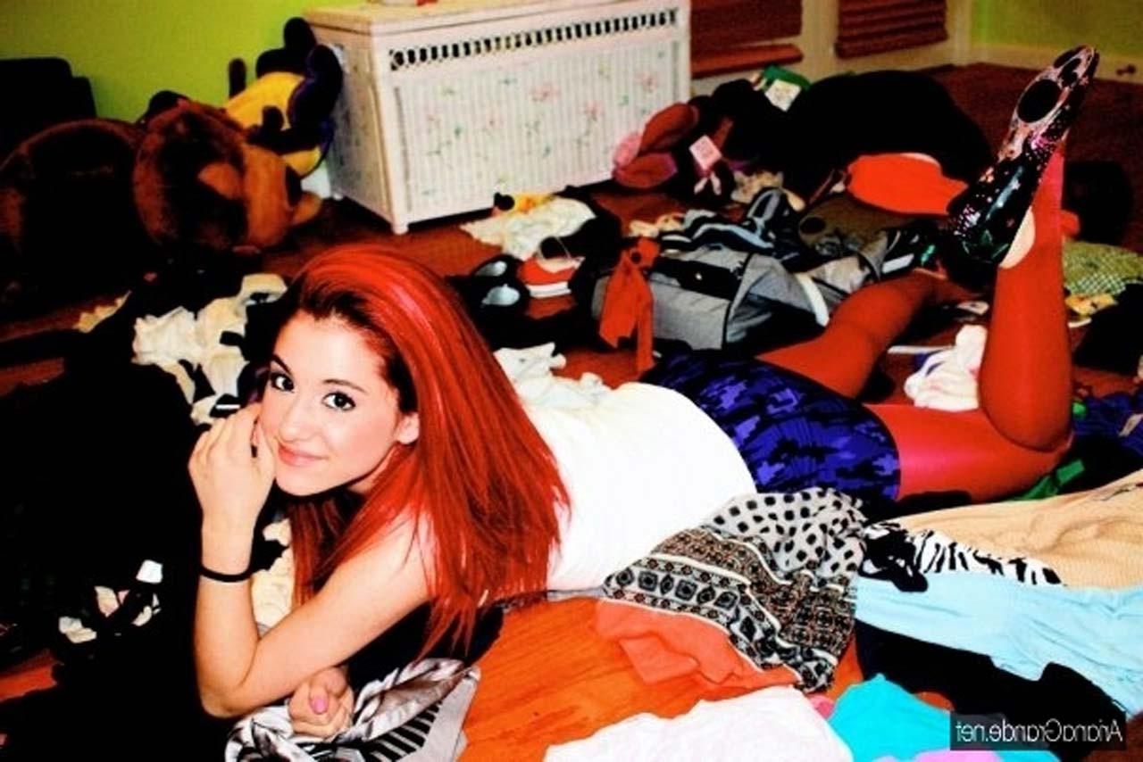 16P Ariana Grande looking fucking hot and sexy on her private photos