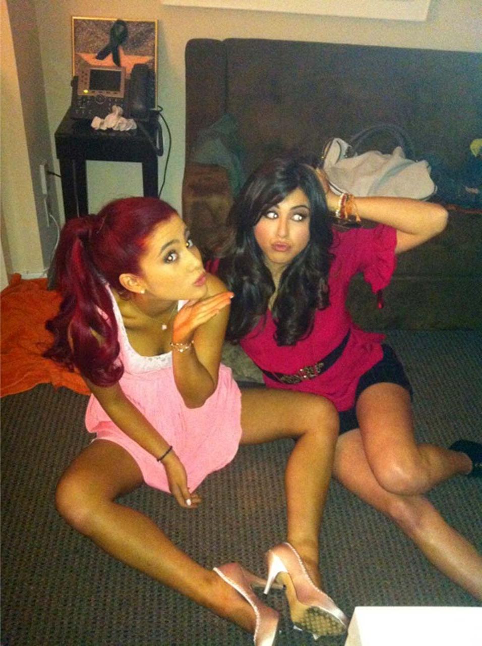 16P Ariana Grande looking fucking hot and sexy on her private photos