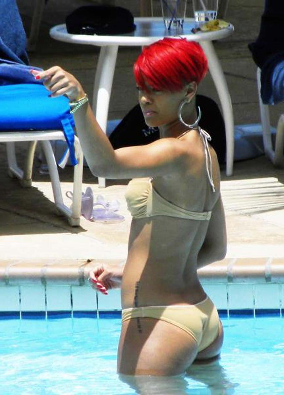 16P Rihanna exposing her fucking sexy body and sexy tits in see thru shirt