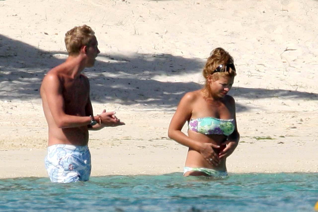 10P Billie Piper showing her nice big tits paparazzi shoots and fucking hard from be