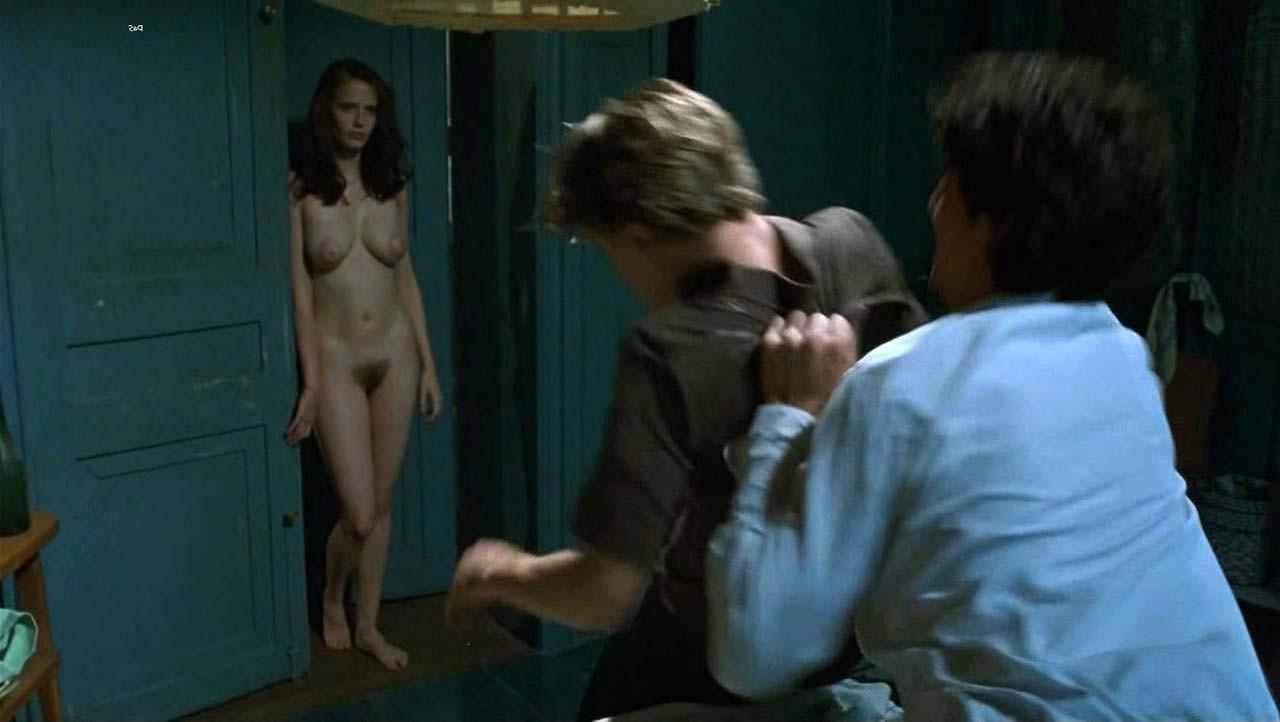 10P Eva Green exposing her tits and pussy and giving blowjob in movie