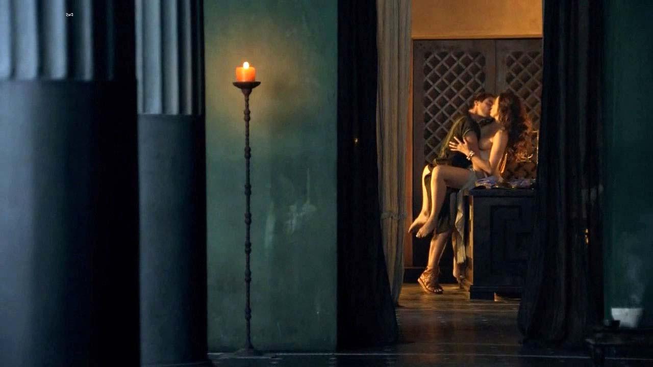 10P Lucy Lawless exposing her nice big boobs and lesbian sex scene from her movie