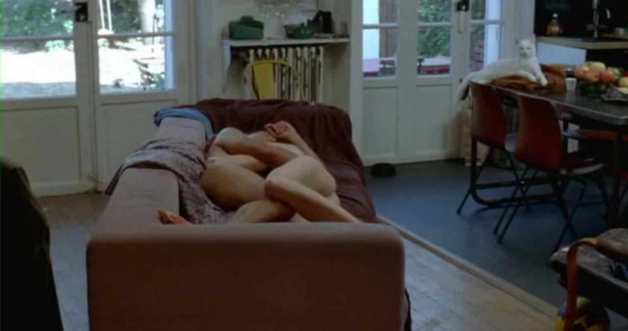 10P Elodie Bouchez exposing her nice big boobs and fucking hard in movie