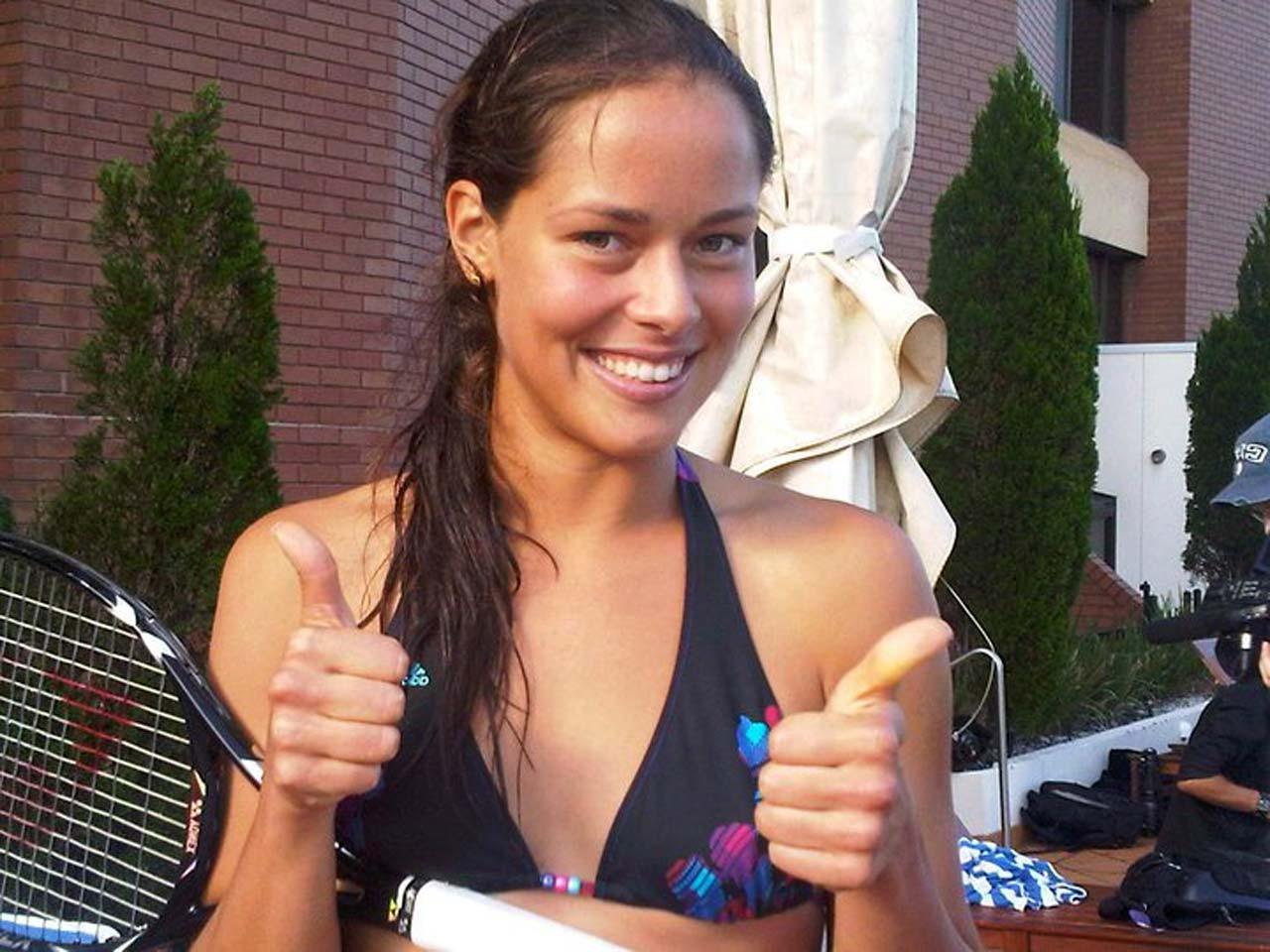 10P Ana Ivanovic looking very sexy and showing her body in bikini paparazzi pictures